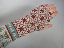 画像をギャラリービューアに読み込む, ハンドウォーマー 【マーラ柄 白×赤杢×グレーベージュ】 No.1005-2